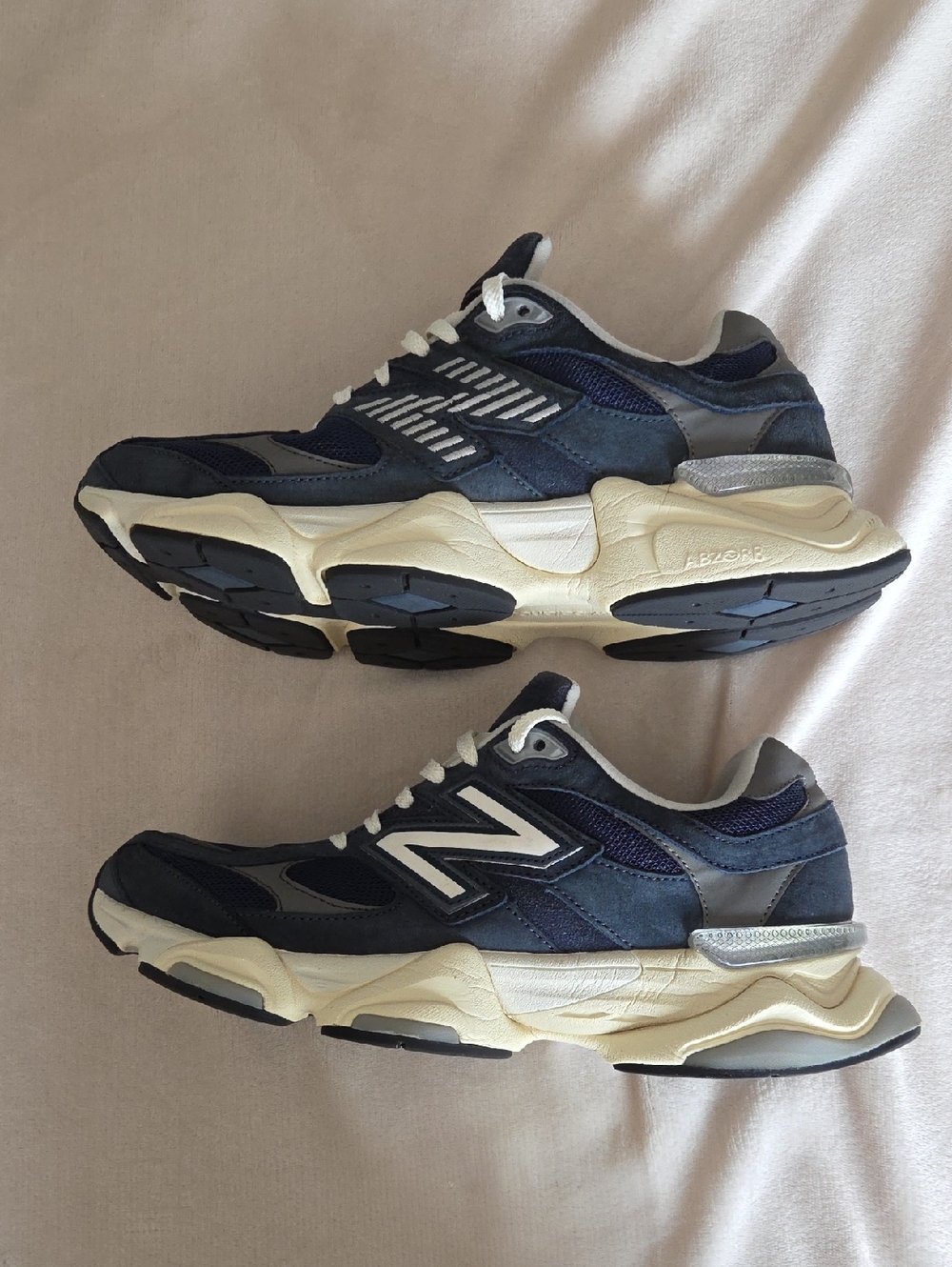 New Balance 9060 Sneakers, Size 10, Blue, White & Cream. - Picture 4 of 7